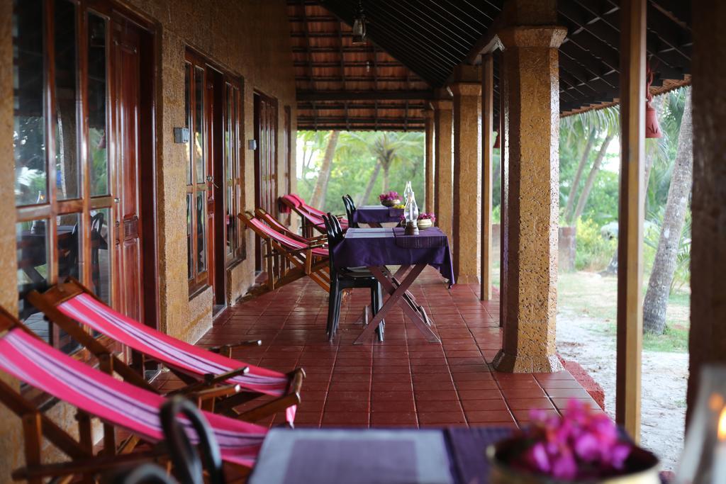 Hôtel Chera Rocks Beach House à Thottada Extérieur photo